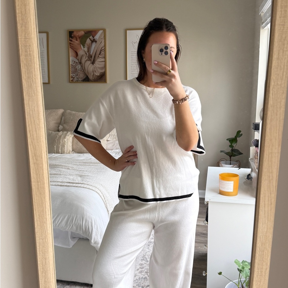 White and Black Trim Lounge Set
